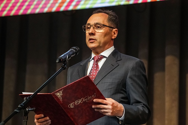 Губернатор Владимир Якушев рассказал, как прожил неделю в аэропорту Рощино