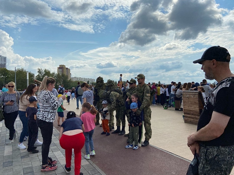 Пушки грохотали вместе с грозой: в военную реконструкцию на Туре вмешался ливень