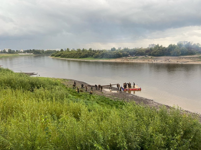 Пушки грохотали вместе с грозой: в военную реконструкцию на Туре вмешался ливень