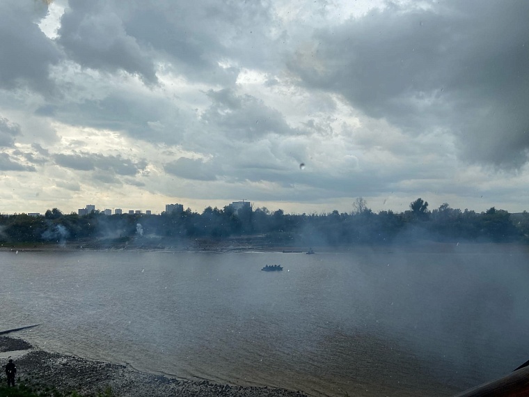 Пушки грохотали вместе с грозой: в военную реконструкцию на Туре вмешался ливень