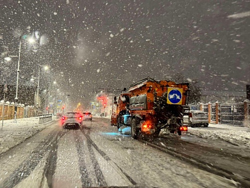 260 единиц техники и более 560 рабочих вышли на борьбу с последствиями снегопада в Тюмени