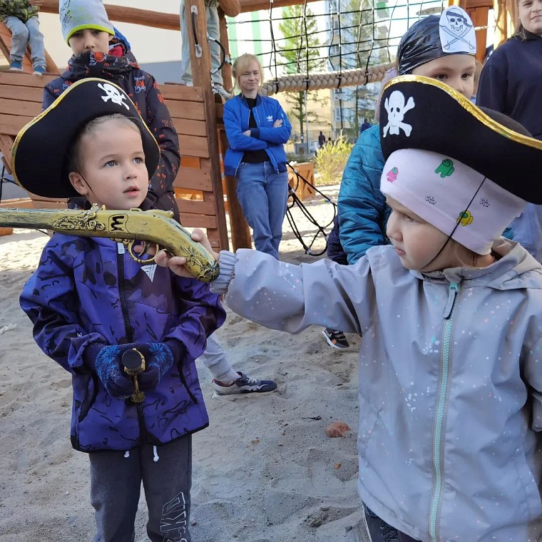 Тюменский застройщик поздравил с Днем защиты детей ребят из реабилитационного центра