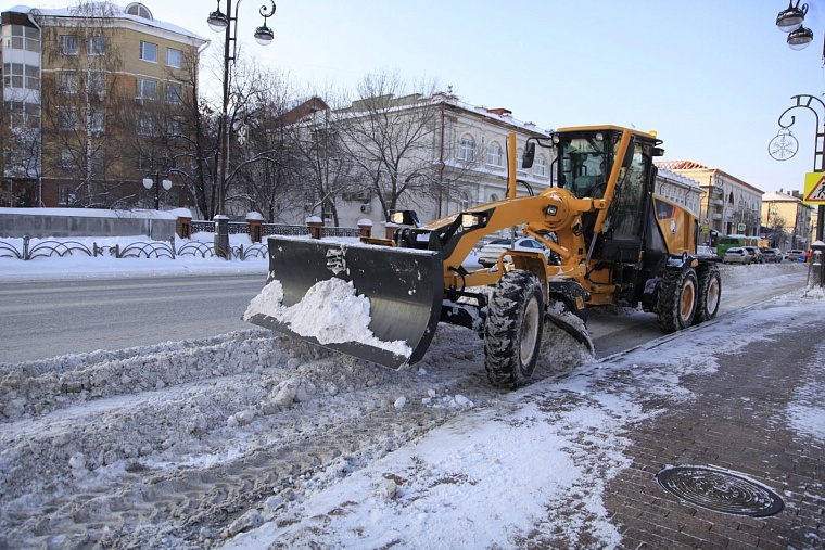 На скорость вывоза снега с тюменских улиц повлияла удаленность полигона