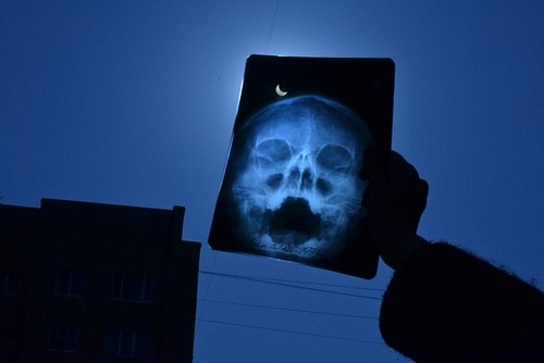 Тюменцы увидят полное солнечное затмение: как его рассмотреть