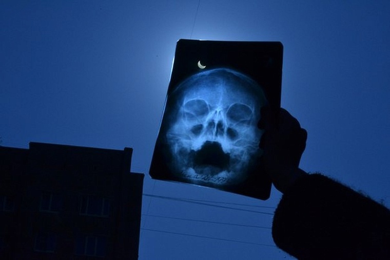 Тюменцы увидят полное солнечное затмение: как его рассмотреть