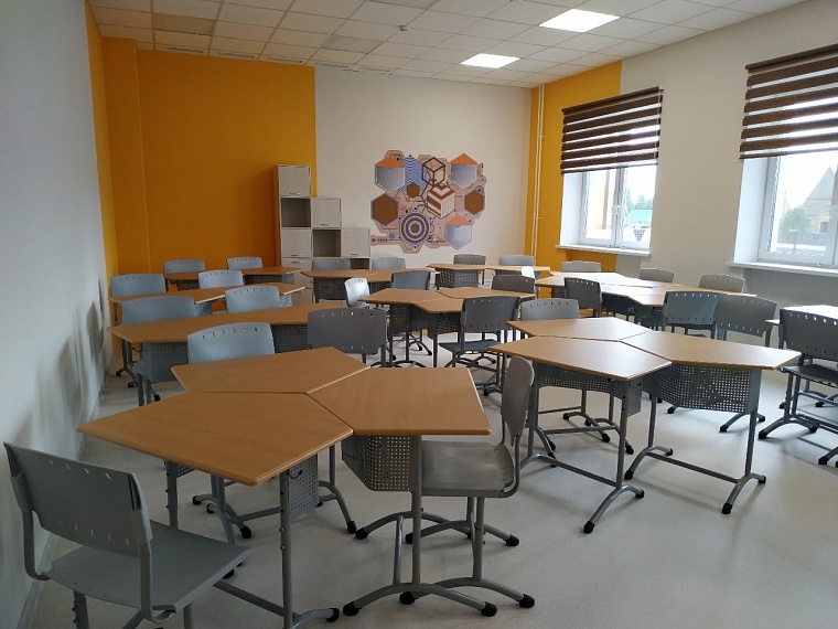 Все тюменские школы уходят на дистанционное обучение