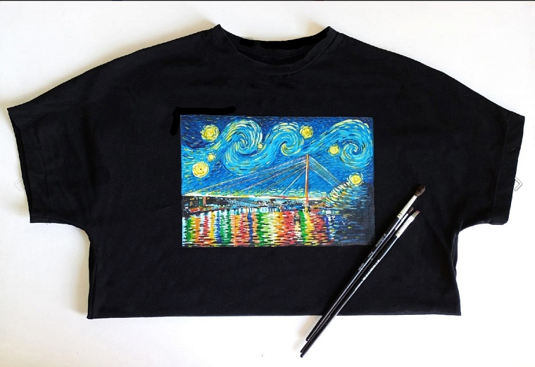 Заработать акварелью. Тюменка делает рисунки и надписи на футболках