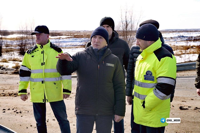 Трассу Р-402 в Абатском районе от воды защитят насыпи