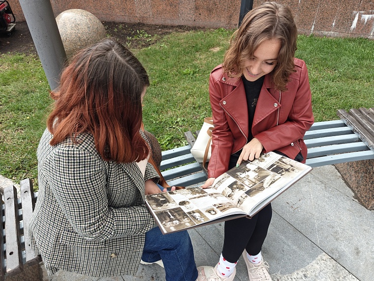 Тюмень читающая. Как проходит «Пикник книг» на площади Солнца