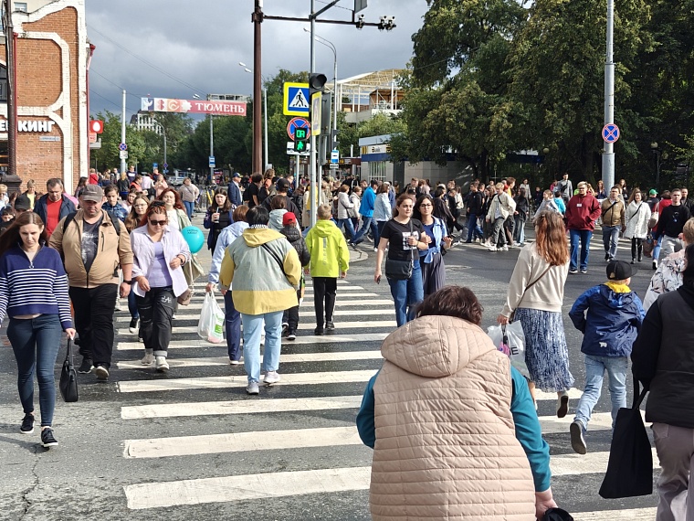 Тюмень читающая. Как проходит «Пикник книг» на площади Солнца