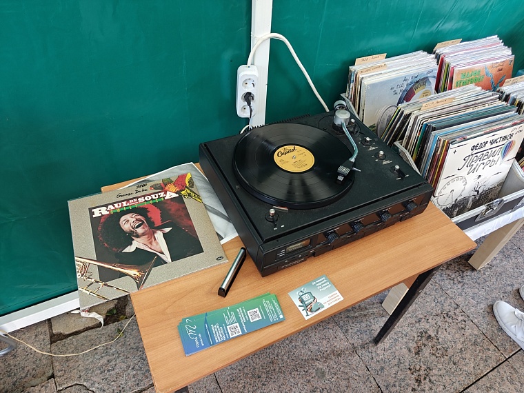 Тюмень читающая. Как проходит «Пикник книг» на площади Солнца