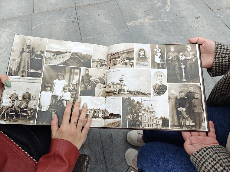 Тюмень читающая. Как проходит «Пикник книг» на площади Солнца