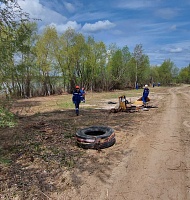Волонтеры АО «Транснефть – Сибирь» собрали 5,5 тонны мусора с берега Иртыша в ходе всероссийской экологической акции «Вода России»