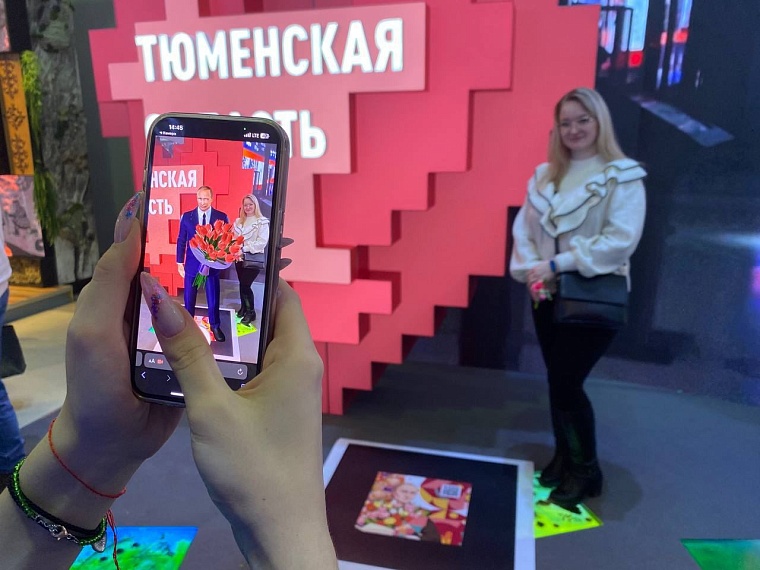 На выставке "Россия" тюменцы представили уникальную модель Владимира Путина