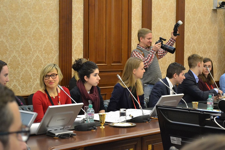 Образование, санкции и нефтегазовый комплекс интересовали иностранных студентов