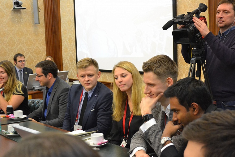 Образование, санкции и нефтегазовый комплекс интересовали иностранных студентов