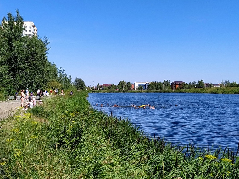 Большинство людей предпочитают не лезть в воду, а наслаждаться ей на берегу
