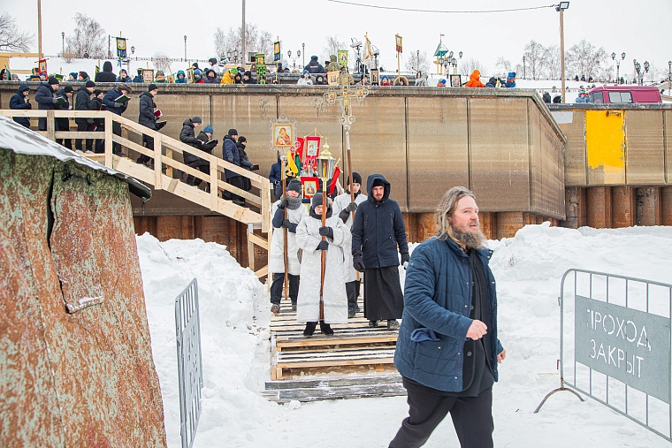 Фоторепортаж. В Тюмени начались крещенские купания
