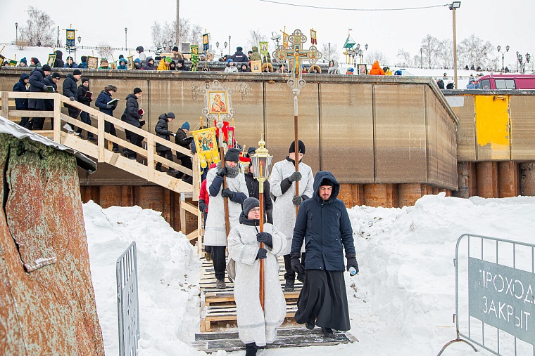 Фоторепортаж. В Тюмени начались крещенские купания
