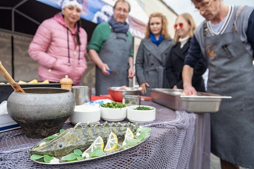 На юбилейном гастрономическом фестивале в Тобольске приготовят тысячу литров ухи