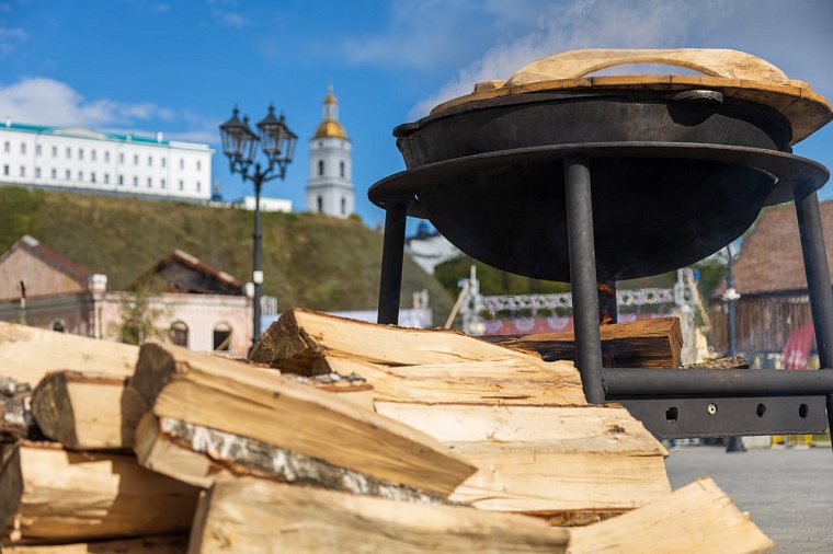 На юбилейном гастрономическом фестивале в Тобольске приготовят тысячу литров ухи