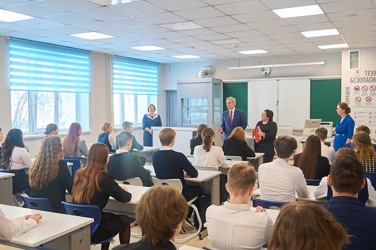 «Единая Россия» поможет нуждающимся школьникам собраться на 1 сентября