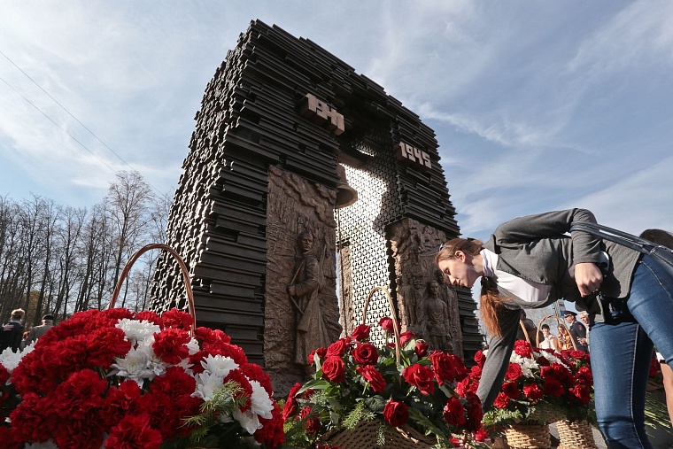 Железные вены Великой Отечественной: в Тюмени открыли памятник железнодорожникам