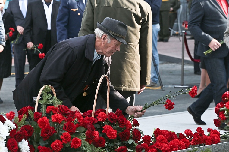 Железные вены Великой Отечественной: в Тюмени открыли памятник железнодорожникам