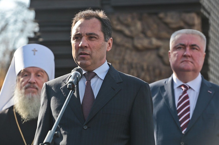 Железные вены Великой Отечественной: в Тюмени открыли памятник железнодорожникам