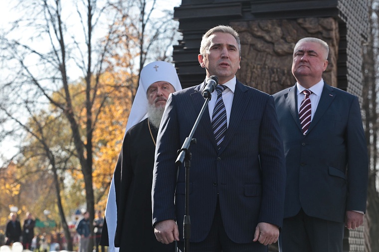 Железные вены Великой Отечественной: в Тюмени открыли памятник железнодорожникам