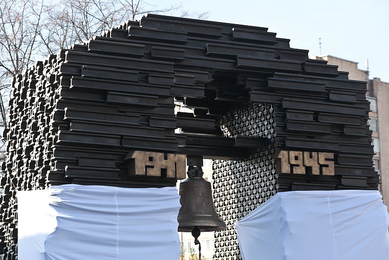 Железные вены Великой Отечественной: в Тюмени открыли памятник железнодорожникам