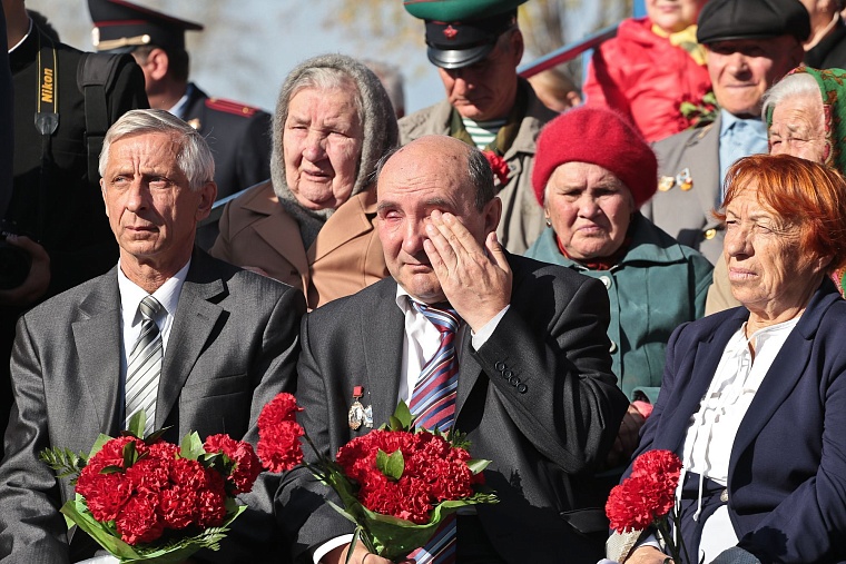 Железные вены Великой Отечественной: в Тюмени открыли памятник железнодорожникам