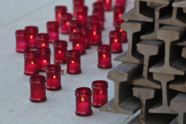 Железные вены Великой Отечественной: в Тюмени открыли памятник железнодорожникам