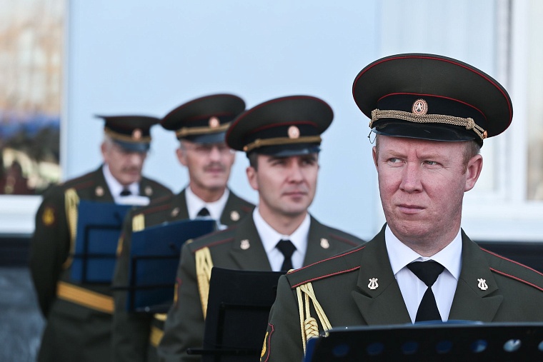 Железные вены Великой Отечественной: в Тюмени открыли памятник железнодорожникам