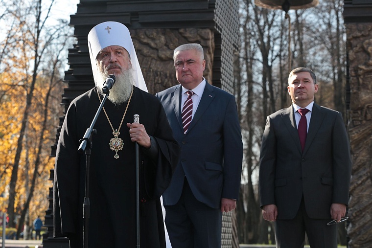 Железные вены Великой Отечественной: в Тюмени открыли памятник железнодорожникам