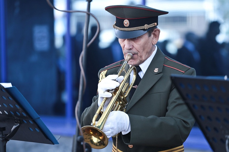 Железные вены Великой Отечественной: в Тюмени открыли памятник железнодорожникам
