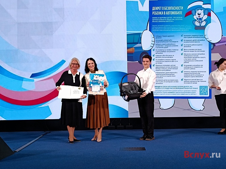 Во всех родильных домах Тюменской области появились автолюльки