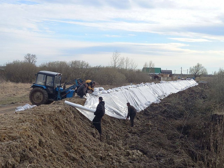 В Тобольском районе нужны волонтеры для укрепления насыпей от паводка