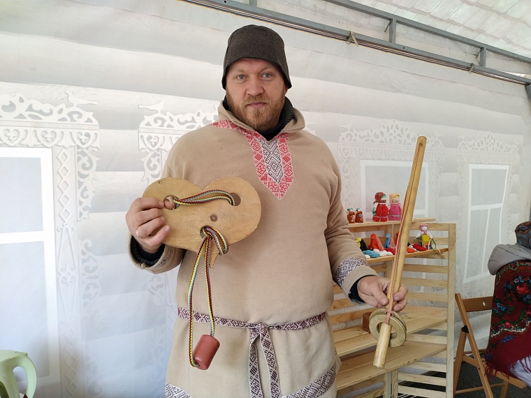 Старинные головоломки, домовая роспись: мастера представили свои работы на "Тюменской осени"