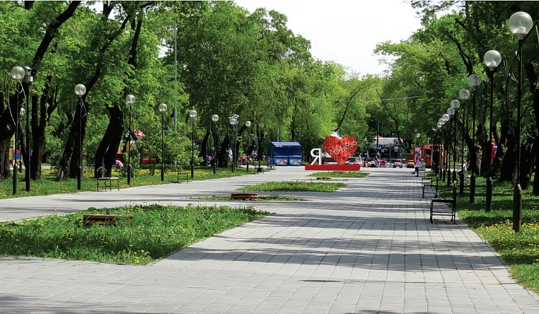 Сердце из пайеток, фотозоны, флаги: как украсят Тюмень ко Дню города