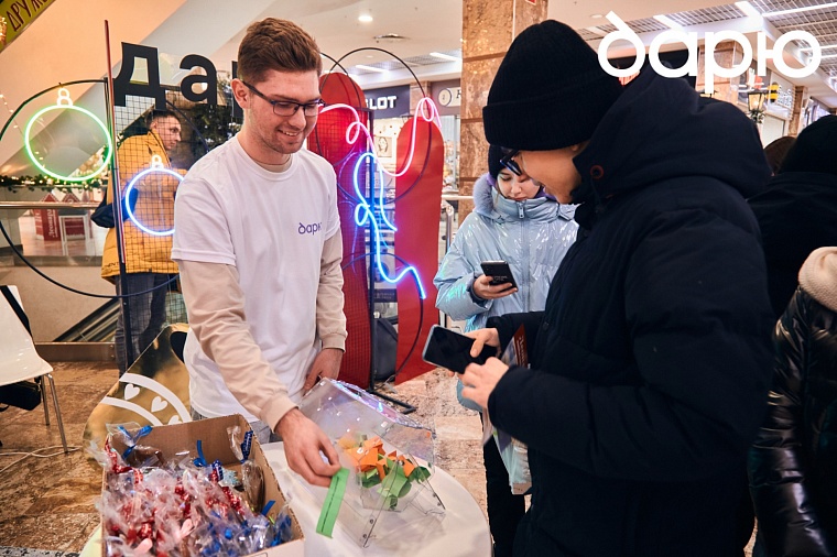 В Тюмени прошла новогодняя игра «Подари (близким) тепло»