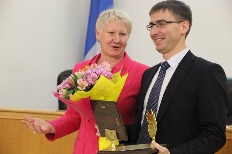 Строительная компания предоставила тюменским подросткам 305 рабочих мест