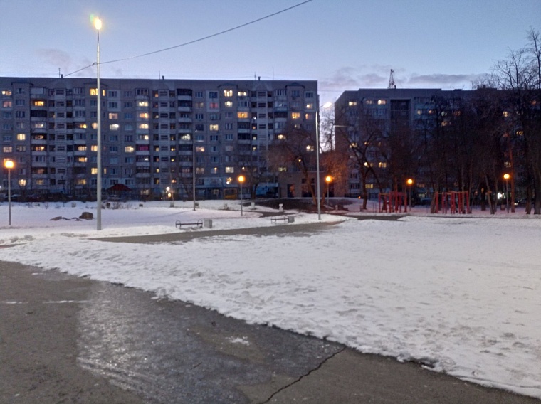 Об избиении пятиклассницы около тюменской школы рассказала ее мать