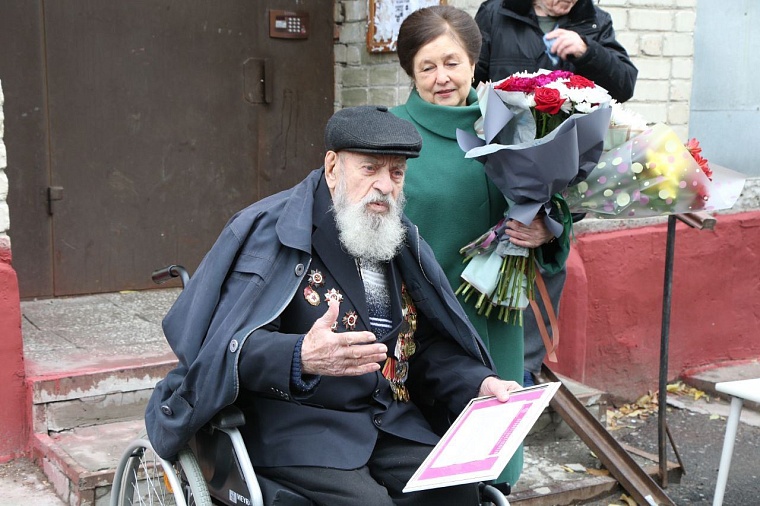 Тюменскому ветерану войны Михаилу Костюрину исполнилось 100 лет