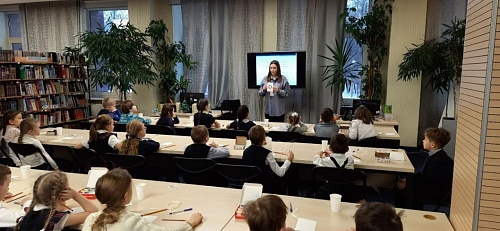 "Пусть Новый год зароет вилы"! Тюменские первоклашки подписали открытки мобилизованным