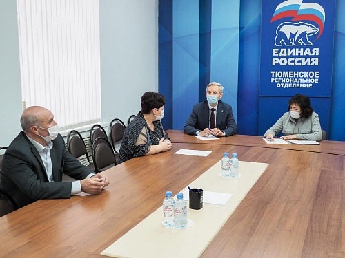 Тюменские единороссы взялись решить проблему с медицинскими кадрами на селе