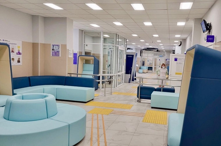 Александр Моор побывал в здании тюменской поликлиники №12 после капитальной реконструкции