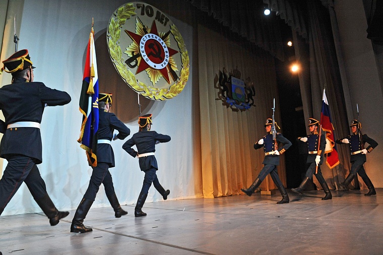 Владимир Якушев: Мы должны сплотиться и защитить нашу Победу