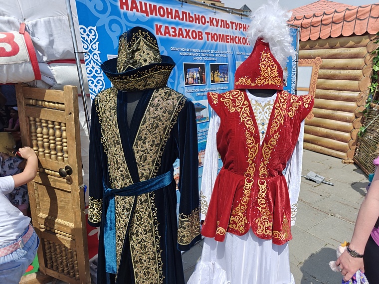 Летаем на дроне и разгадываем калмыцкие головоломки. Как в Тюмени проходит фестиваль «Мост Дружбы»