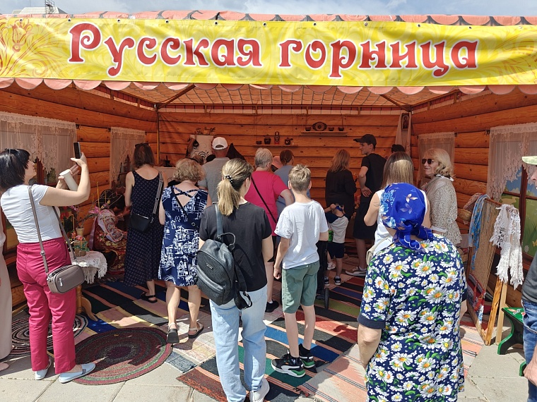 Летаем на дроне и разгадываем калмыцкие головоломки. Как в Тюмени проходит фестиваль «Мост Дружбы»